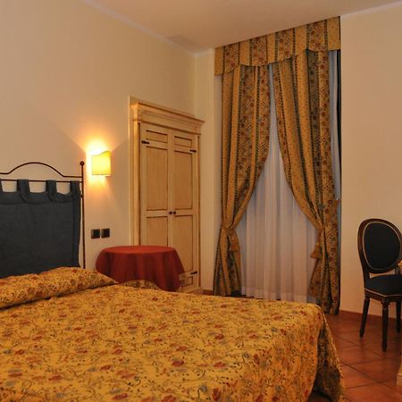 Hotel Urbano V Монтеф'ясконе Екстер'єр фото