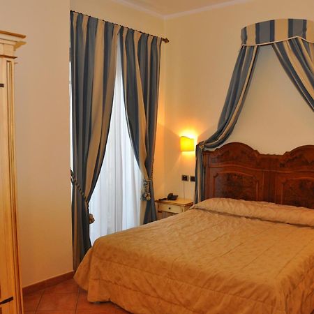 Hotel Urbano V Монтеф'ясконе Екстер'єр фото