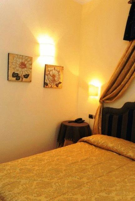 Hotel Urbano V Монтеф'ясконе Номер фото