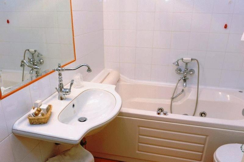 Hotel Urbano V Монтеф'ясконе Номер фото