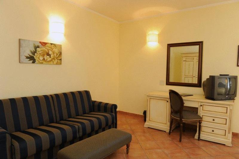 Hotel Urbano V Монтеф'ясконе Номер фото